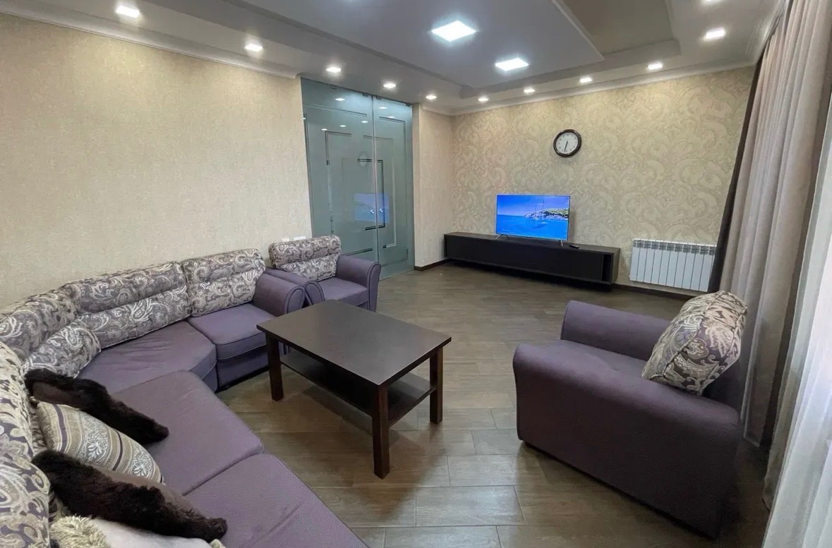 4 bedroom apartment on Brothers Street in Orbeli — photo 1