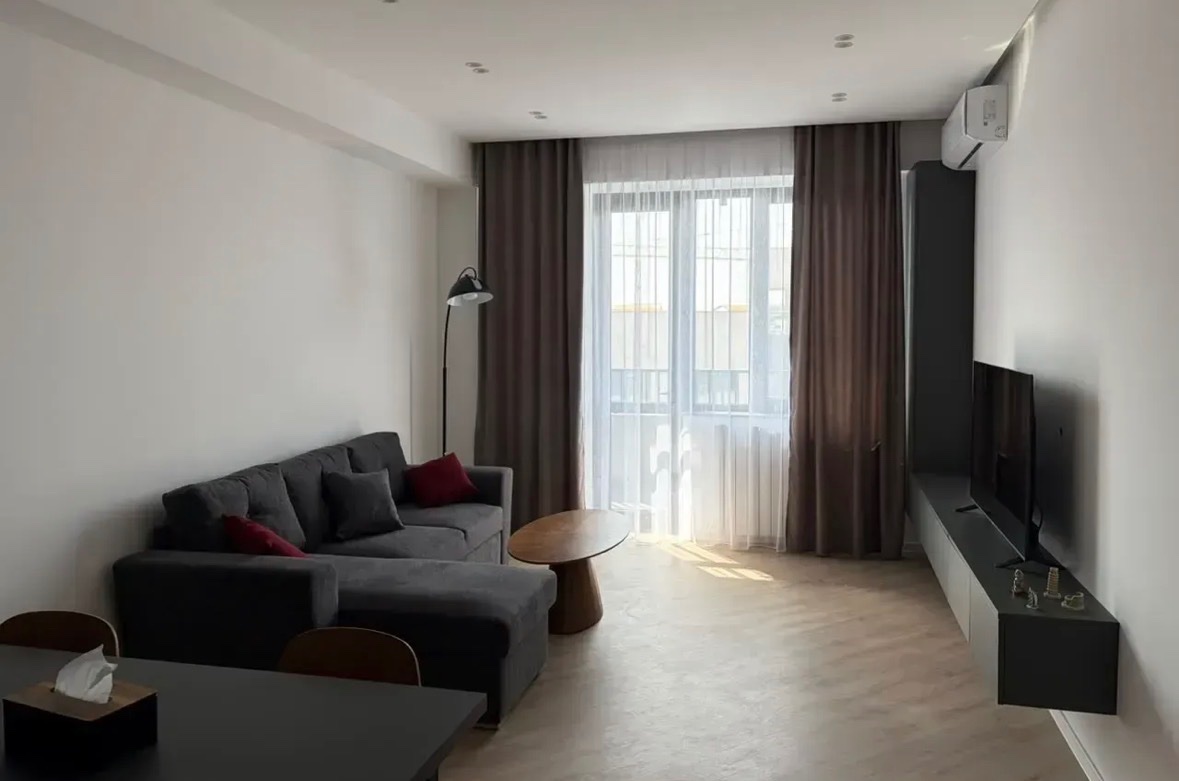 3 bedroom apartment on Upper Forest Street — photo 1