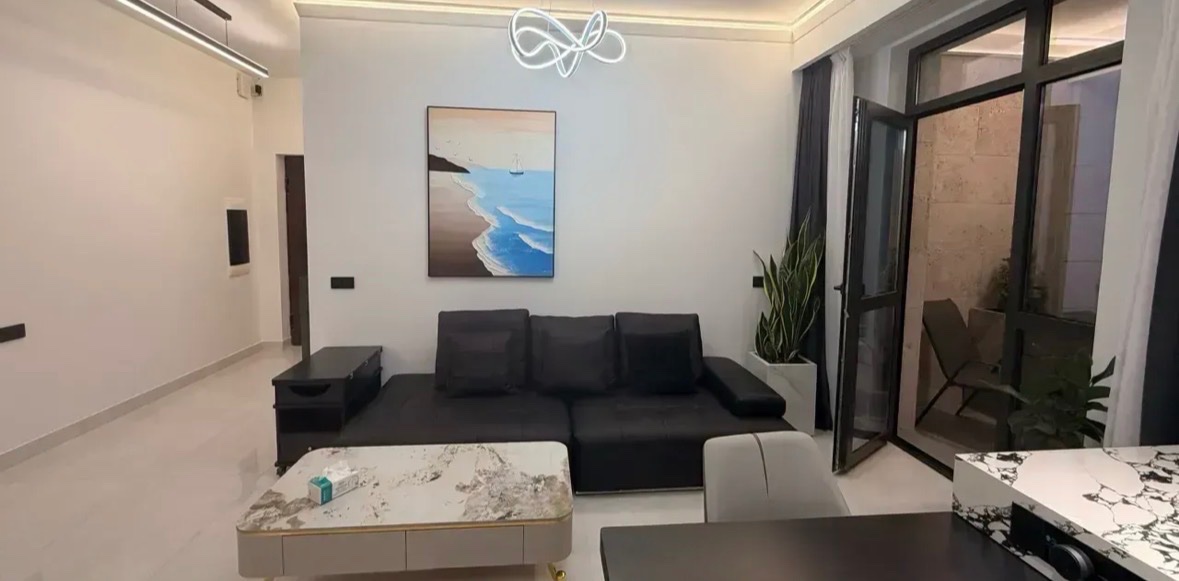 3 bedroom apartment in Crystal District — photo 1